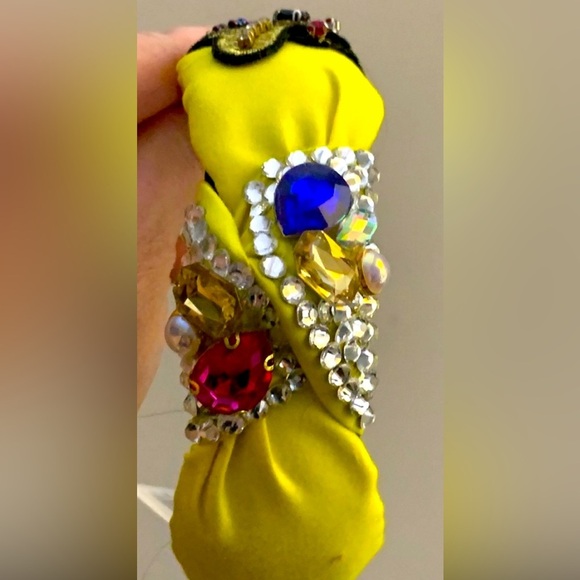 Super Elegant Embellished Headband to Enhance your Casual or Night Our Hair look - Picture 3 of 10